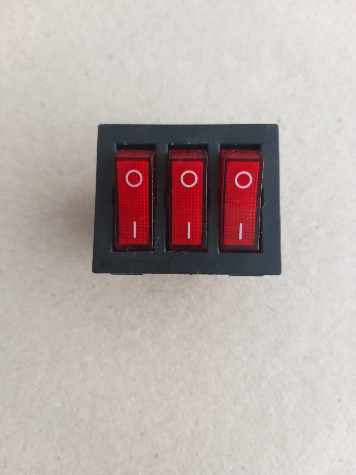 3 sıralı ısıklı anahtar-4 ANAHTAR ÜÇLÜ IŞIKLI 9 BACAK FS-106 - Görsel 2